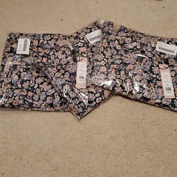 BCBGeneration Bubble Crepe Top   - Picture 5 of 7